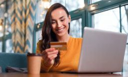 woman online shopping